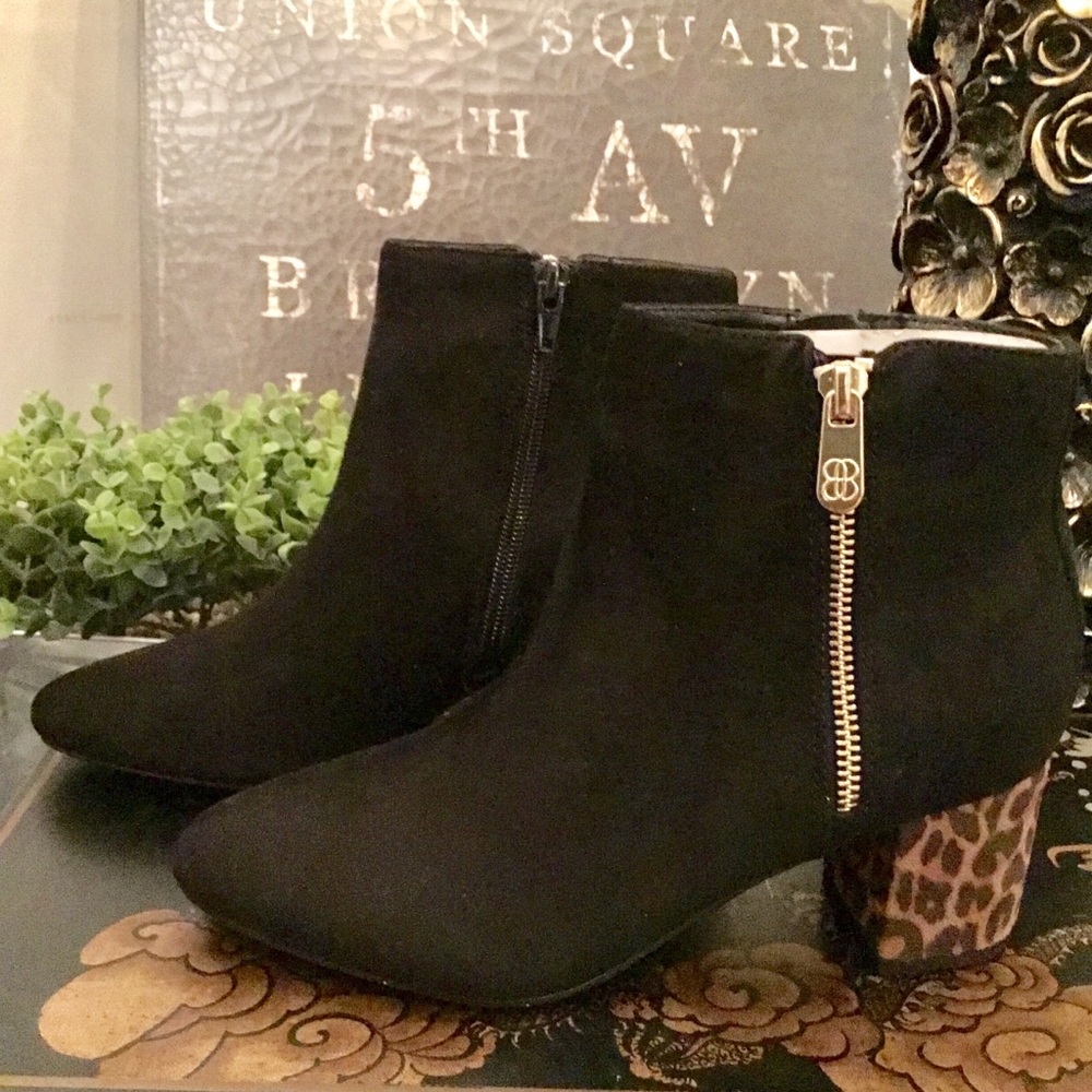 New Banddoilino  Lila black bootie sz7M
